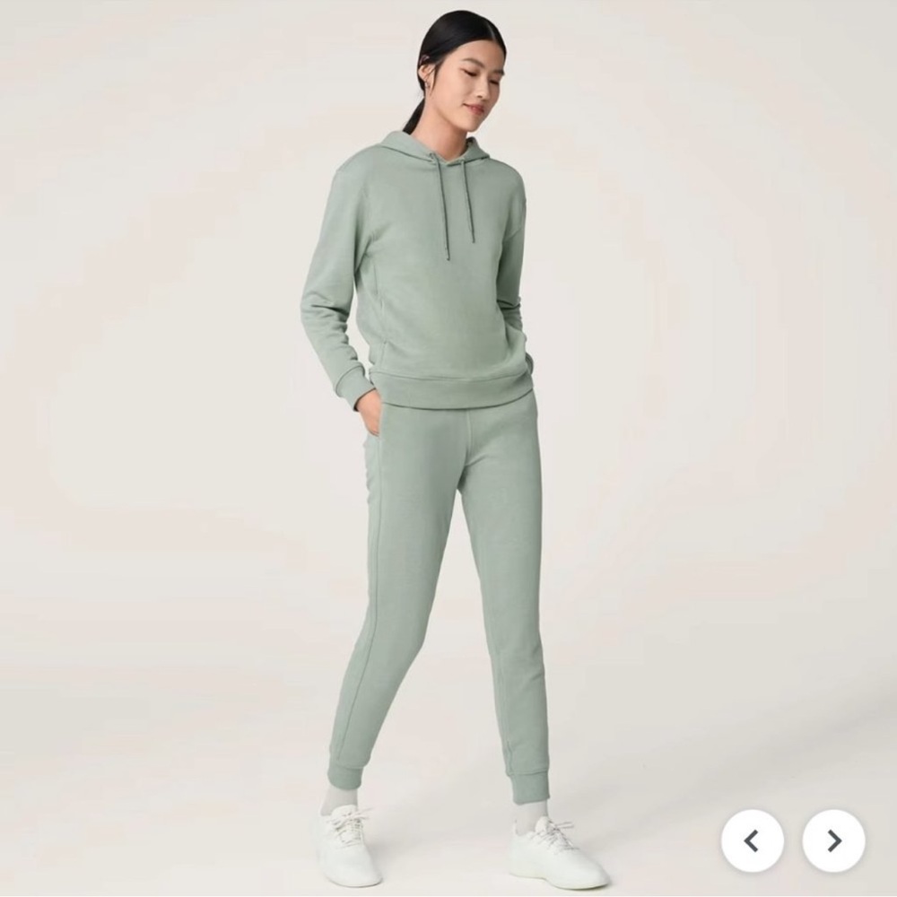 Allbirds R&R sweatpants in hazy pine- organic cotton and hemp - Picture 2 of 6